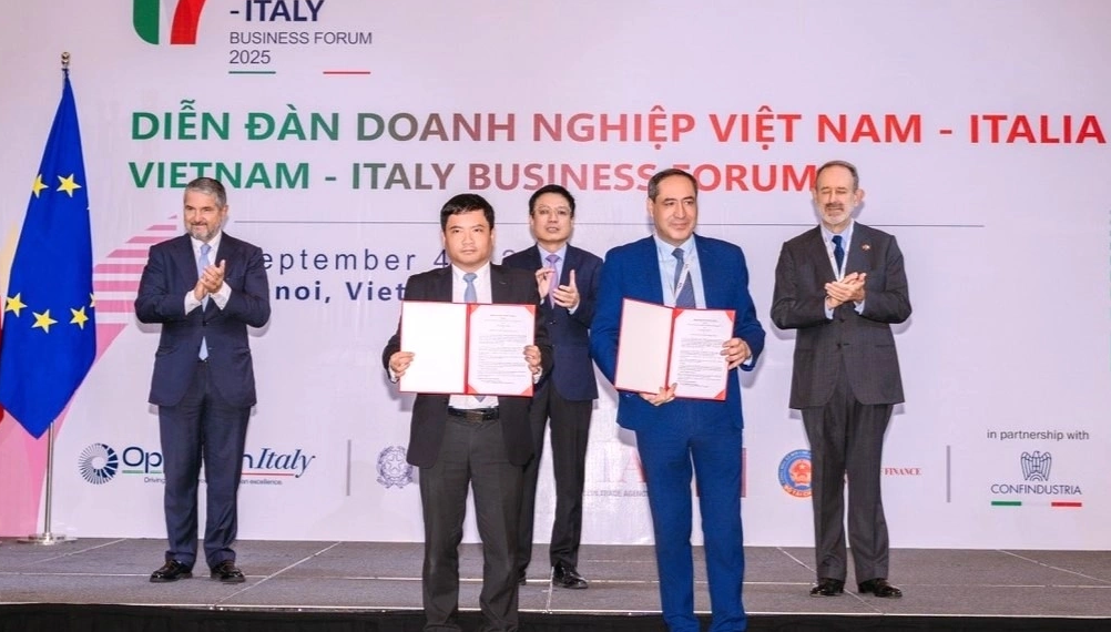 Công ty Italy lập trung tâm thiết kế mạch vệ tinh tại Việt Nam