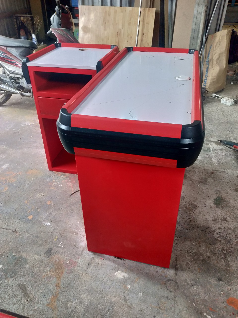 Bàn tính tiền cho siêu thị mini