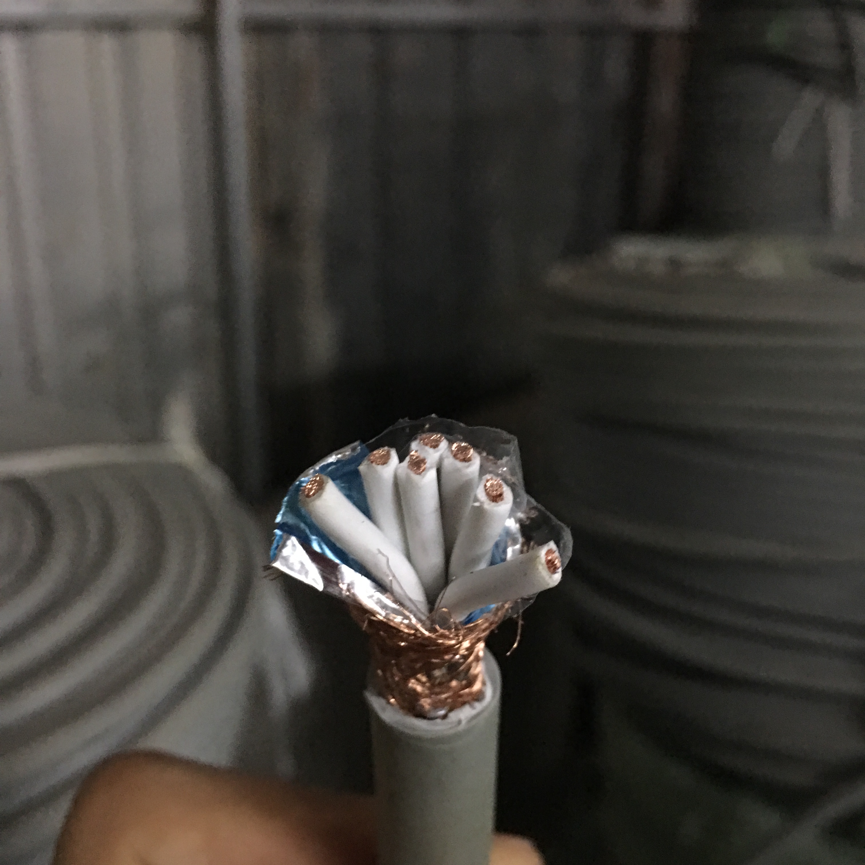 Cáp điều khiển chống nhiễu (có lưới)