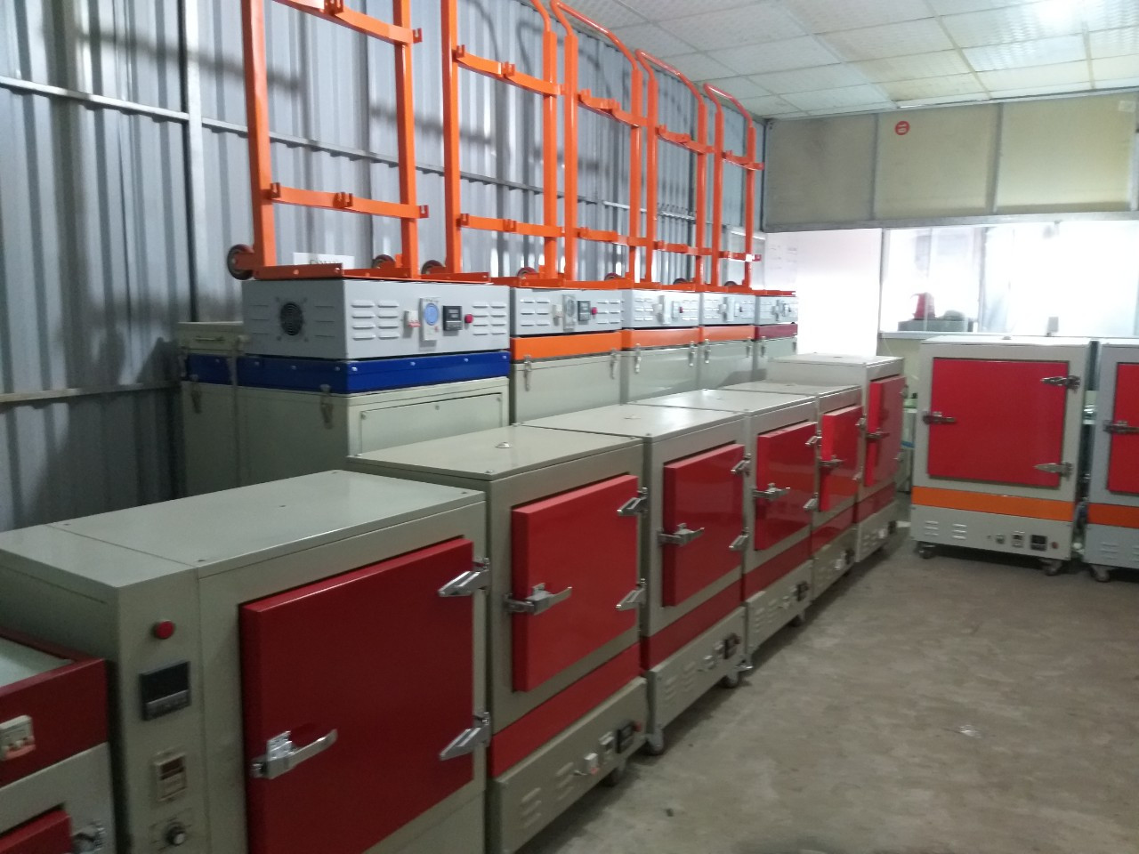 Tủ sấy que hàn công suất trung
