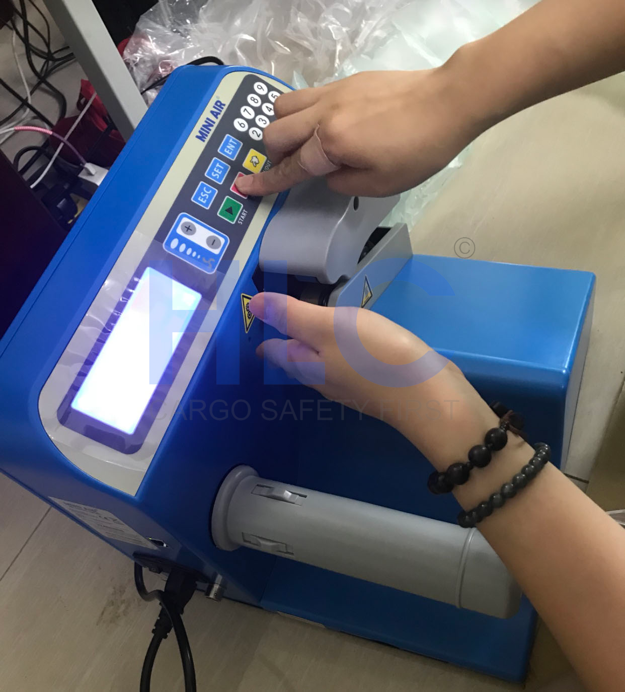 Máy thổi túi đệm khí chèn lót trong thùng carton AMS