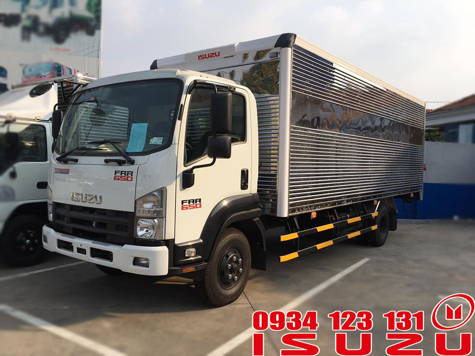 Xe Isuzu 6T5 thùng kín