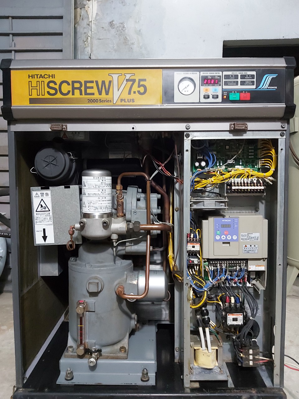 Máy nén khí trục vít Hitachi 10HP