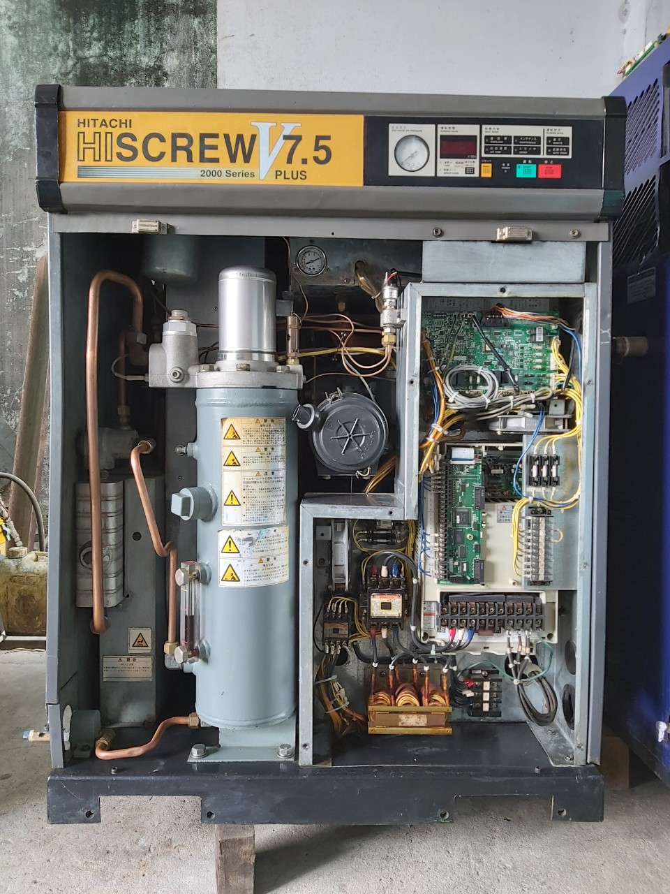 Máy nén khí trục vít Hitachi 10HP