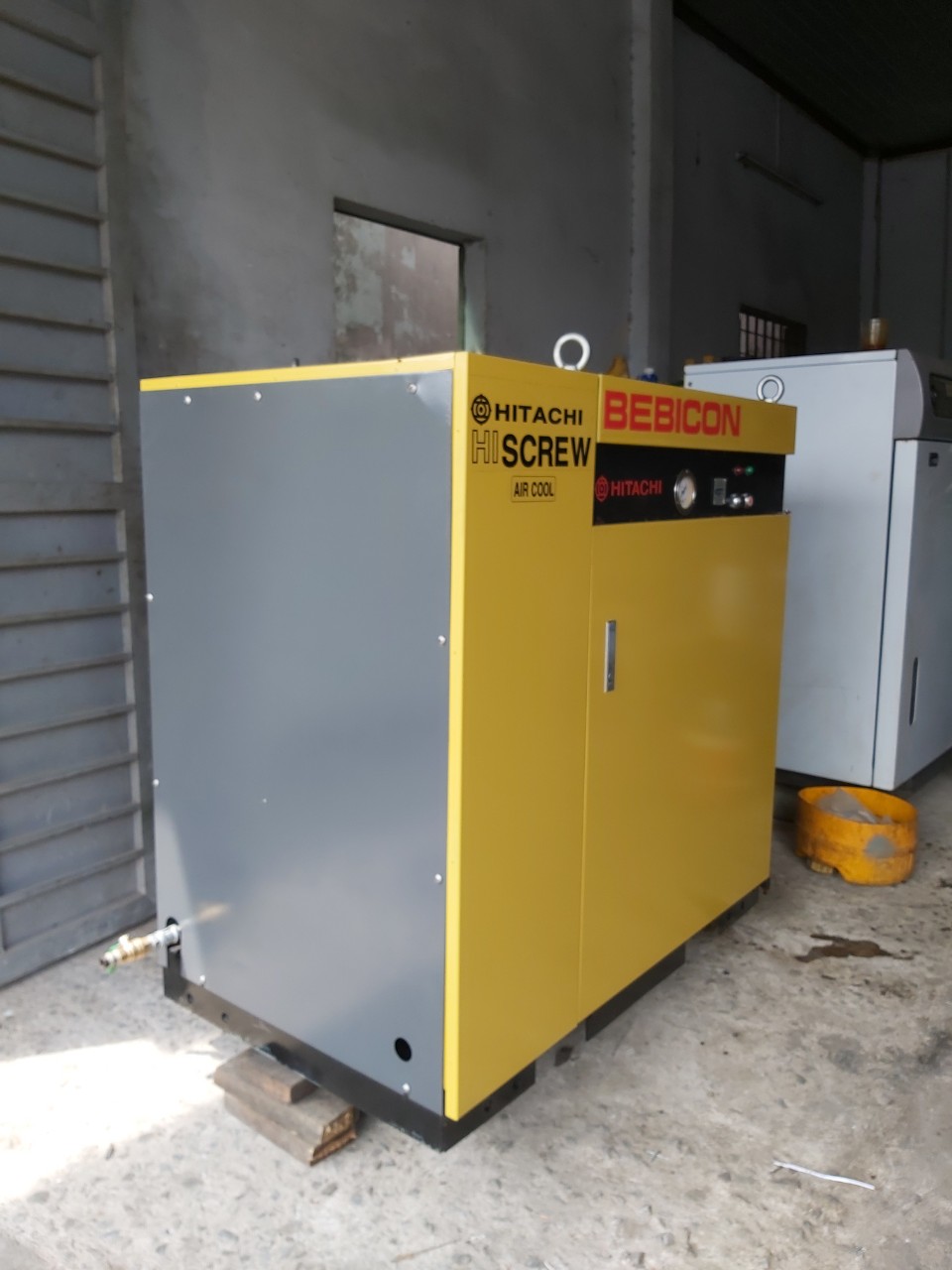 Máy nén khí trục vít Hitachi 10HP
