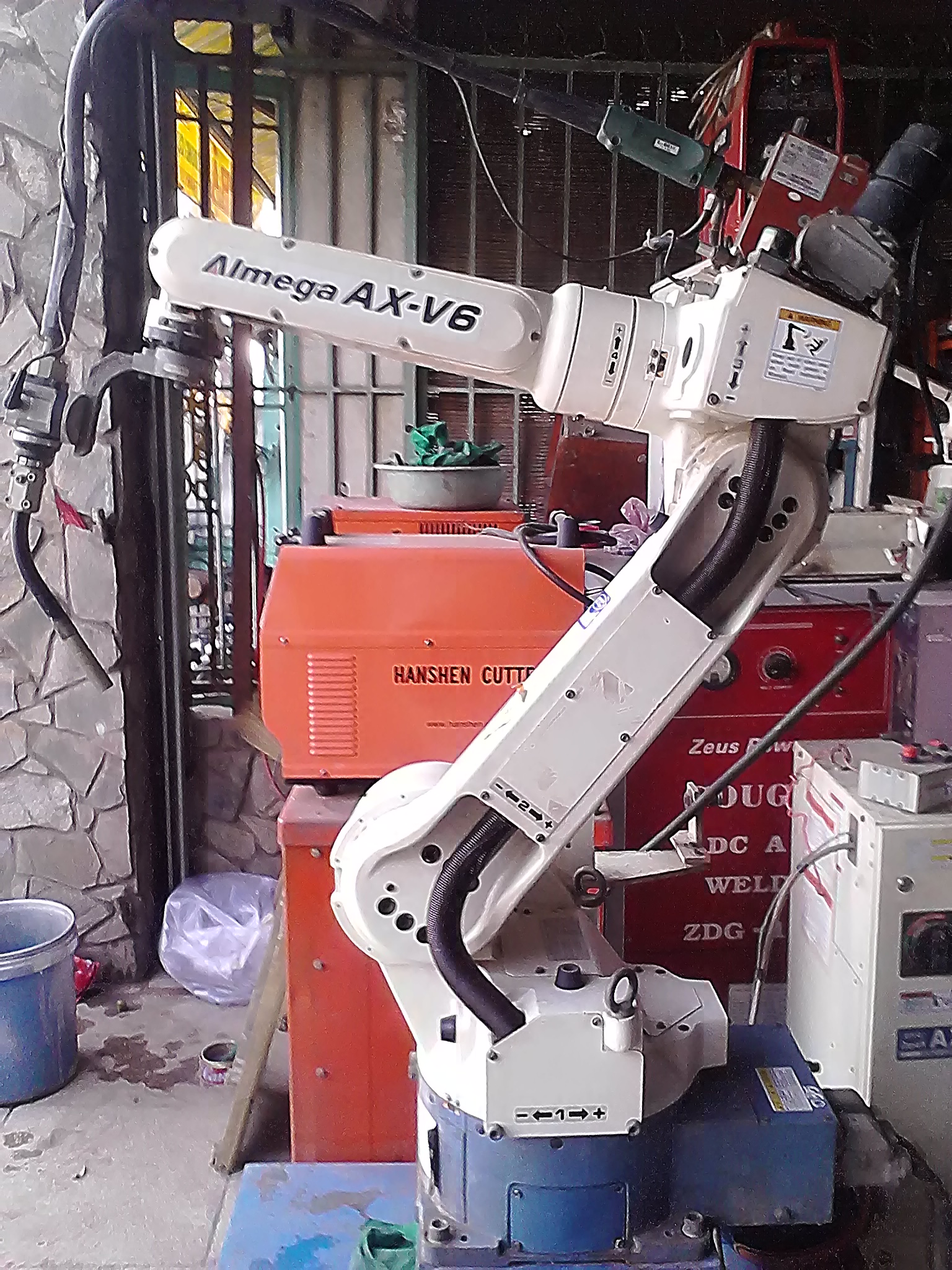 Robot hàn AXV6