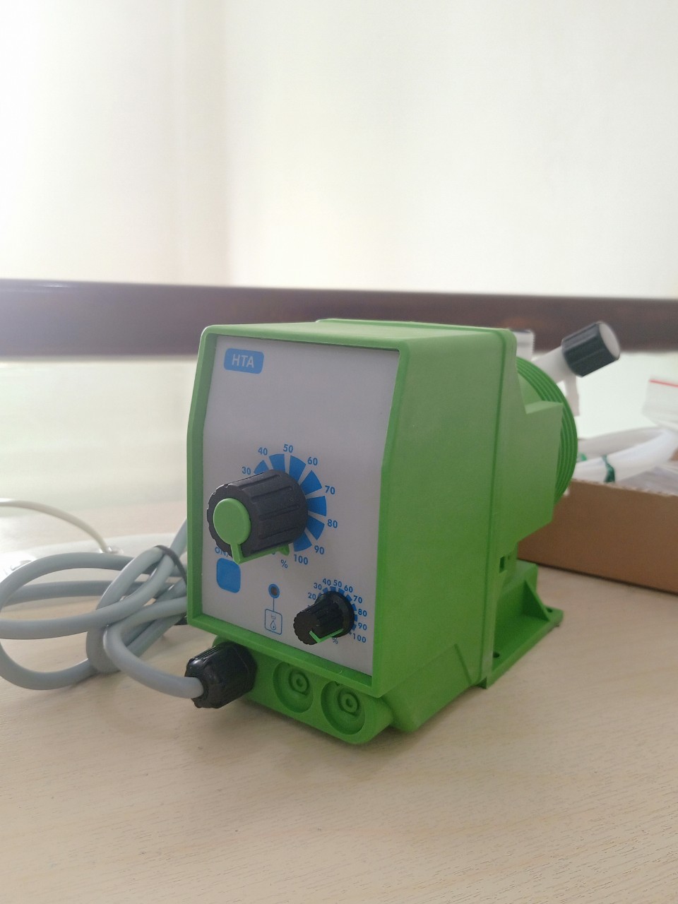 Máy bơm định lượng Emec hiệu HTA