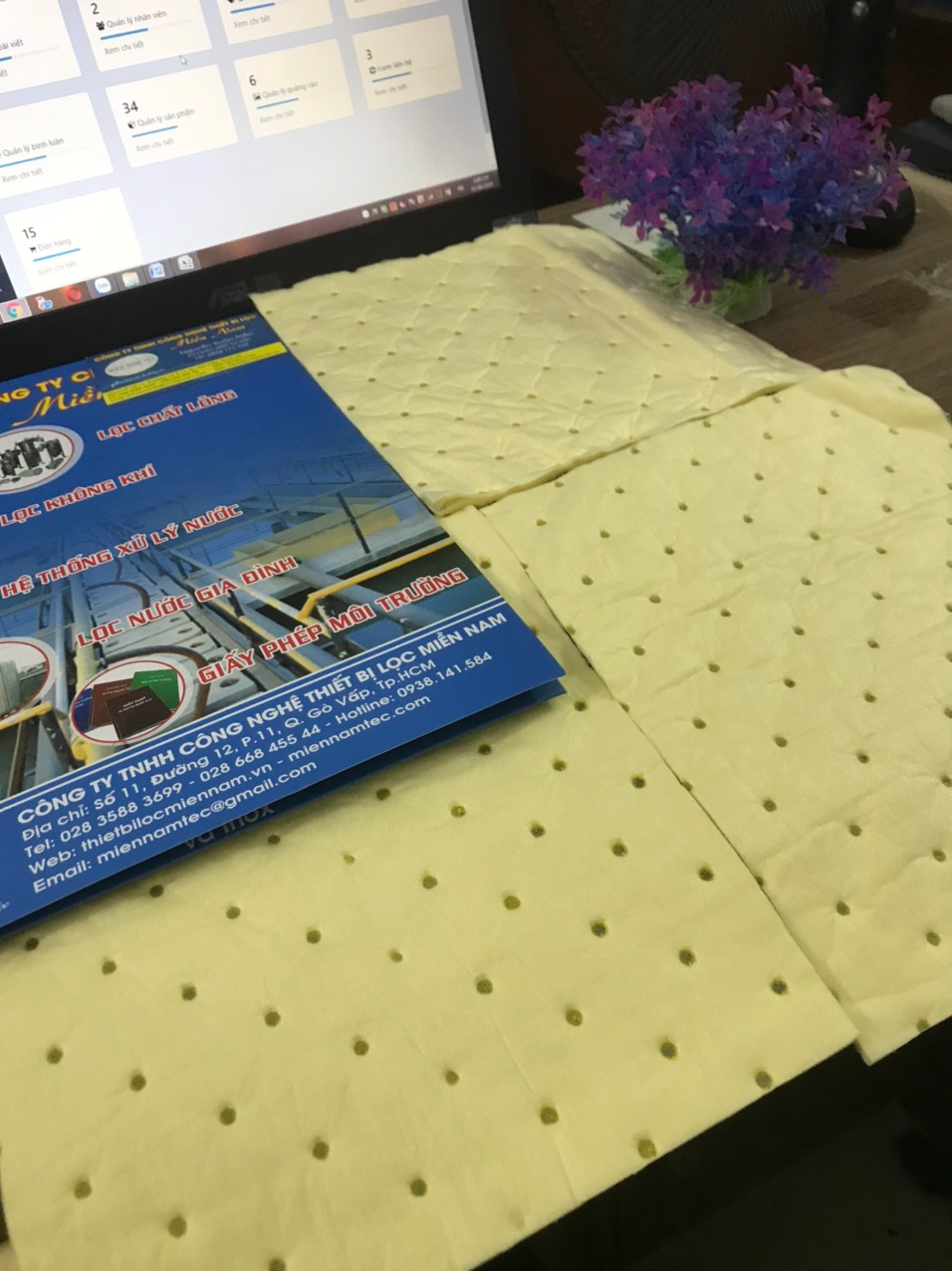 Tấm hút hóa chất màu vàng