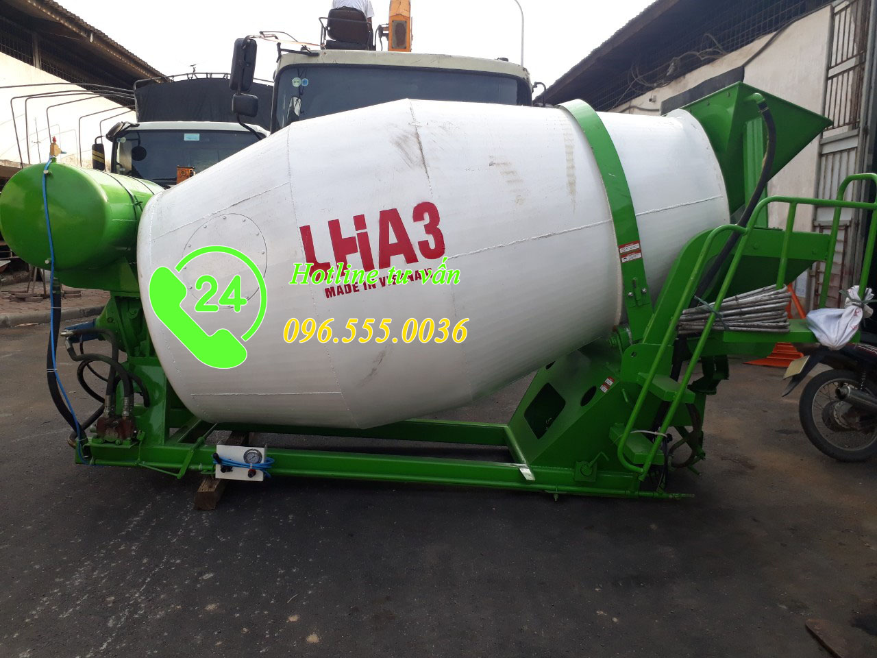 Bồn trộn bê tông 3 khối lắp động cơ đầu nổ D30 hàng luôn có sẵn