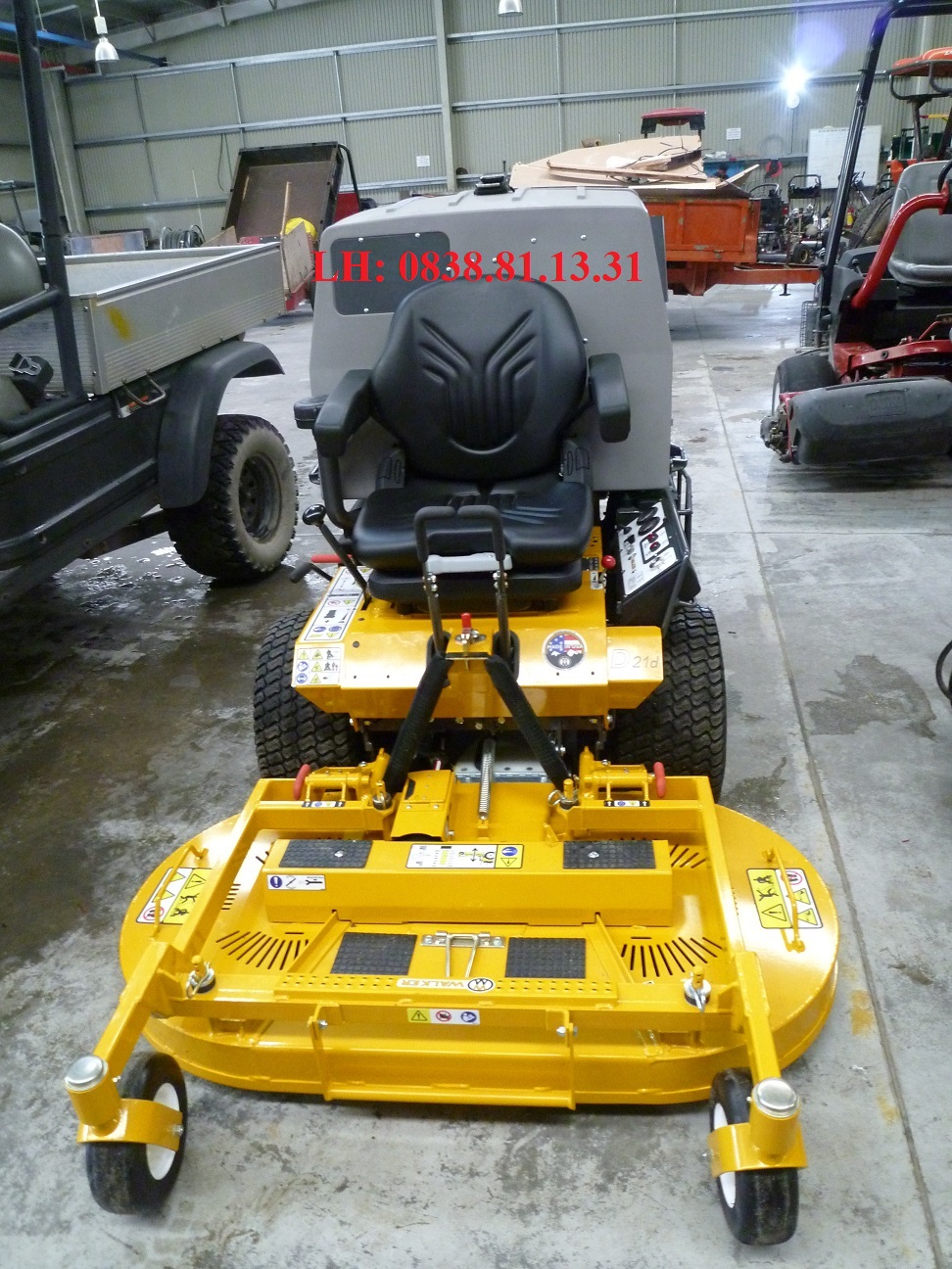 Xe cắt cỏ tự hành