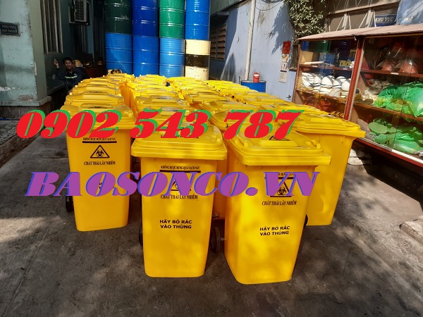 Thùng rác y tế màu vàng dùng trong  khu cách  ly 