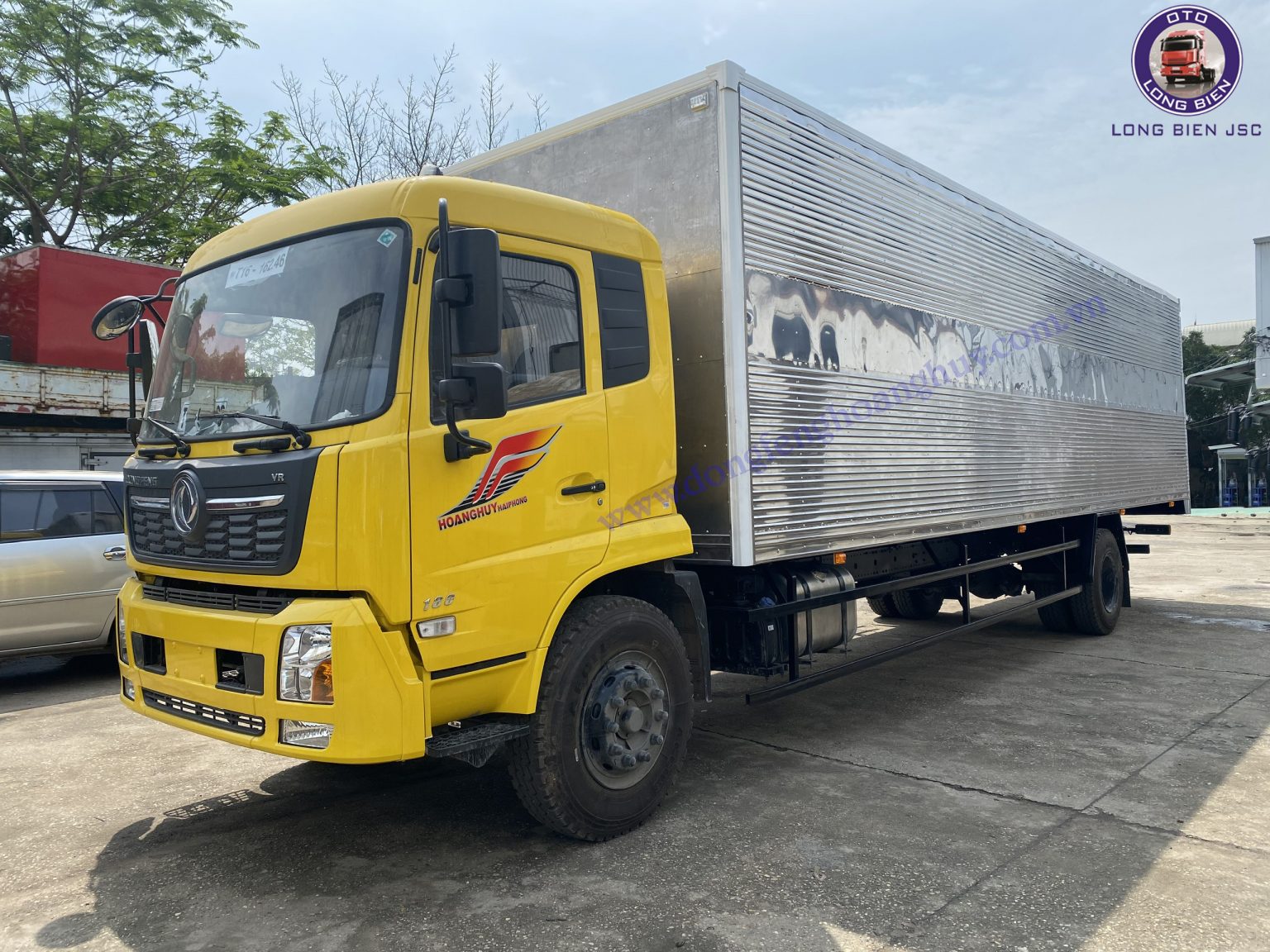 Xe tải dongfeng thùng kín 9m7 cao 2m35 đời 2021