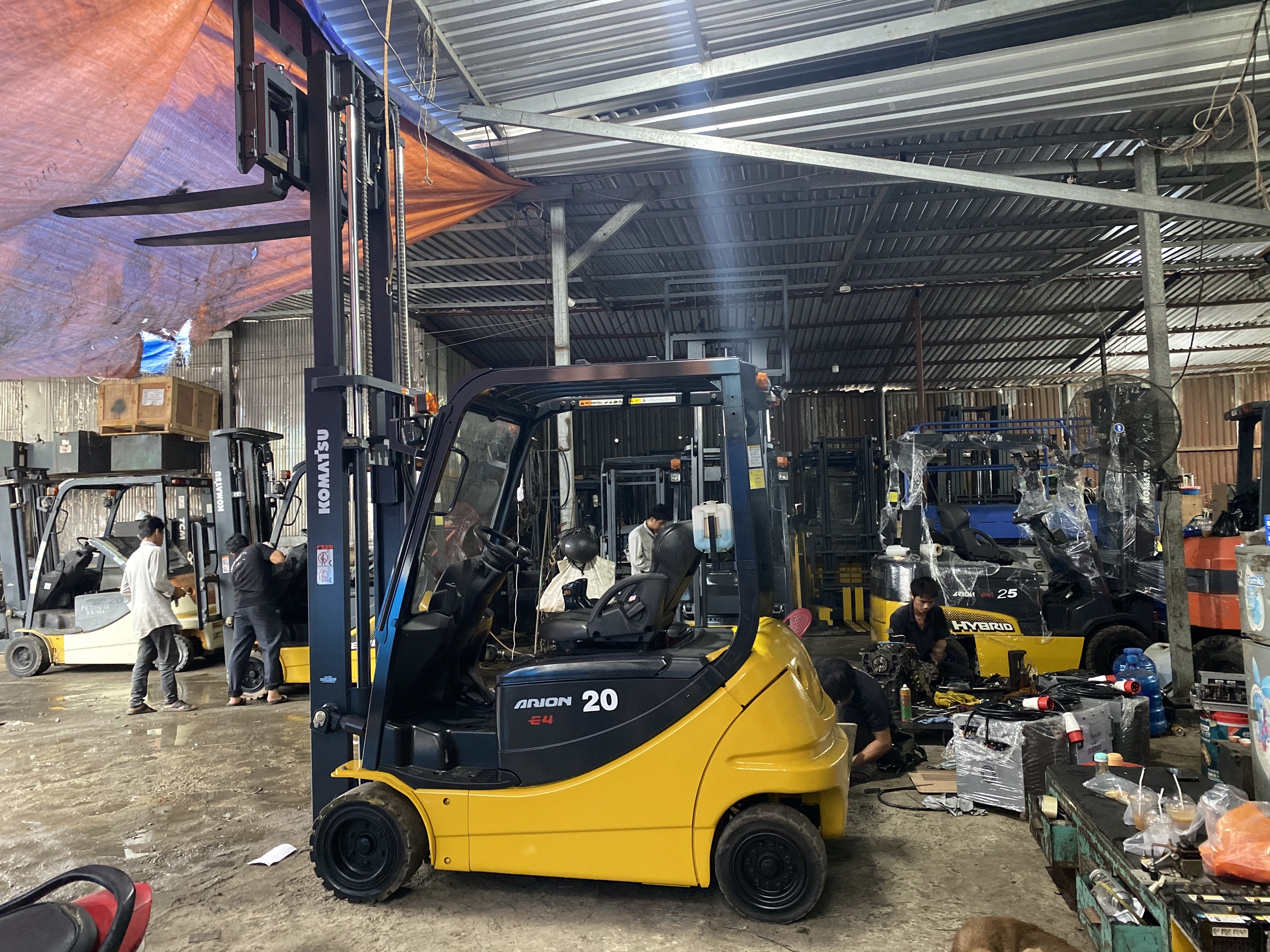 Xe nâng hàng Komatsu 2T ngồi lái