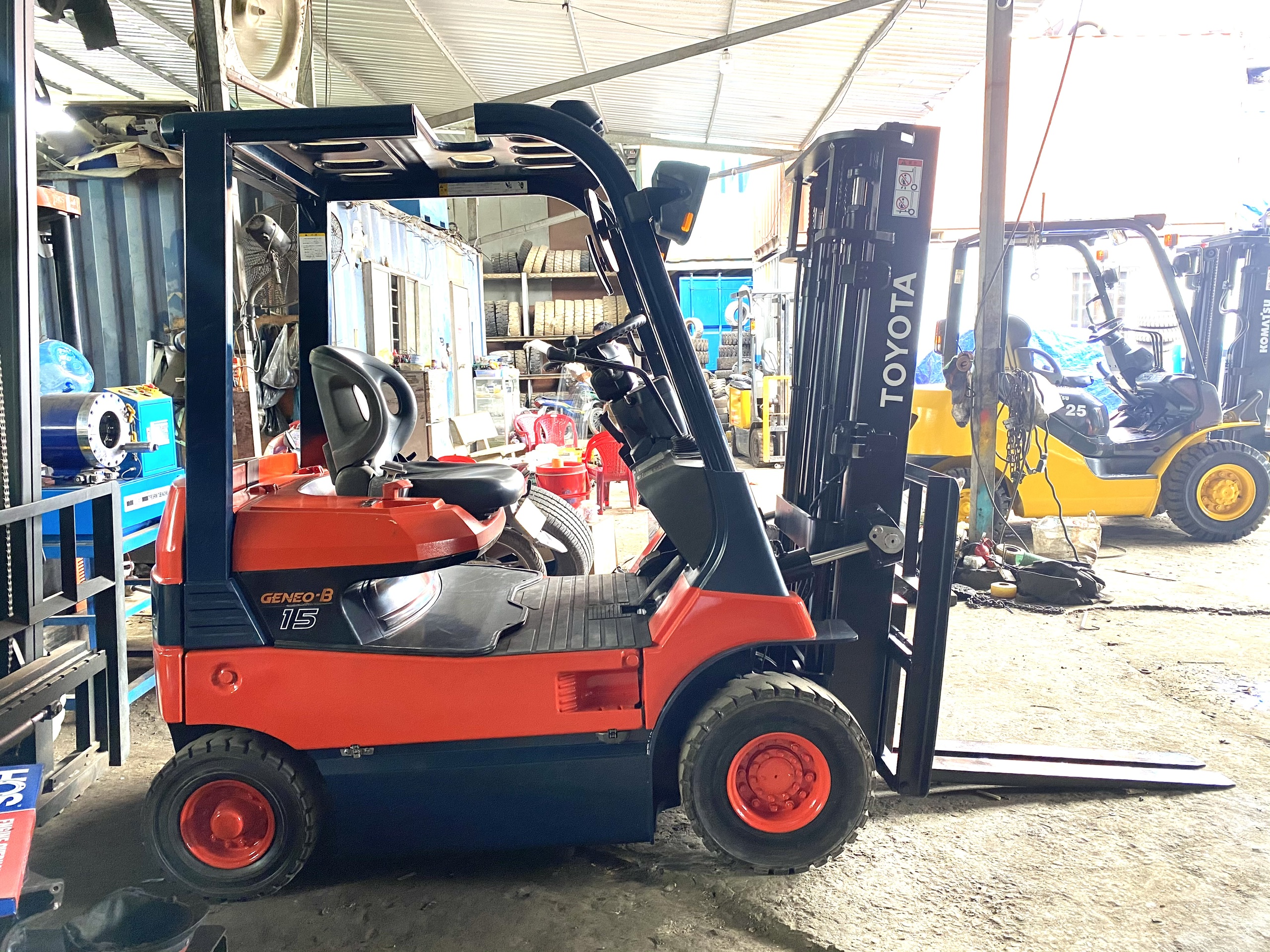 Xe nâng hàng Toyota 1.5T 