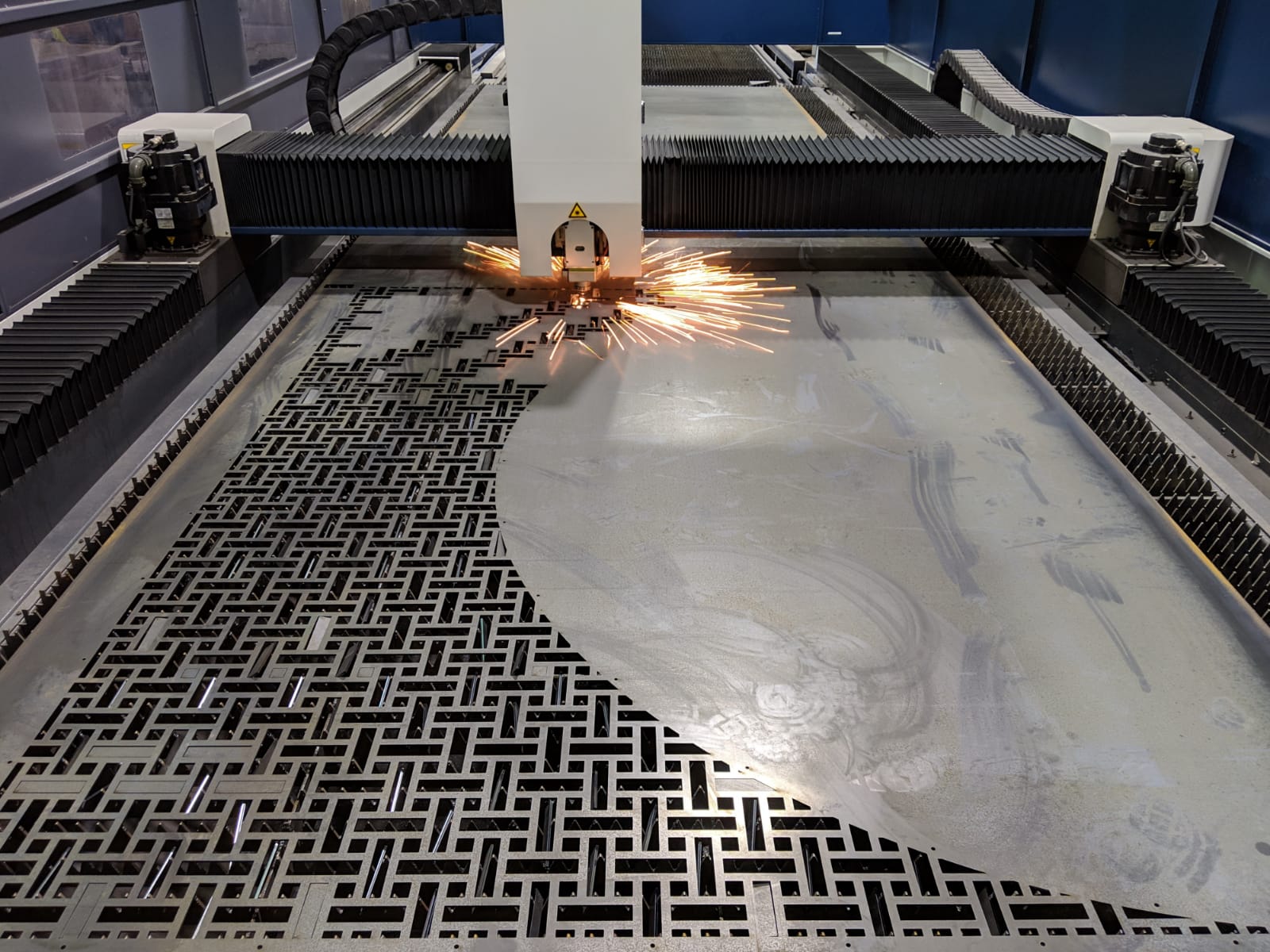 Máy cắt laser fiber model SLC-series