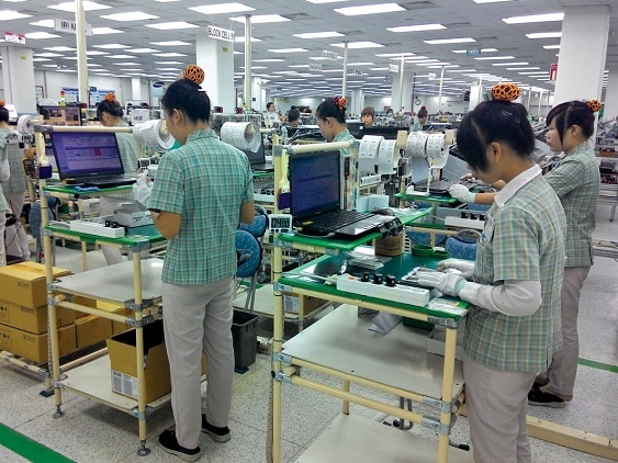 Tấm nhựa PVC làm mặt bàn thao tác công nghiệp