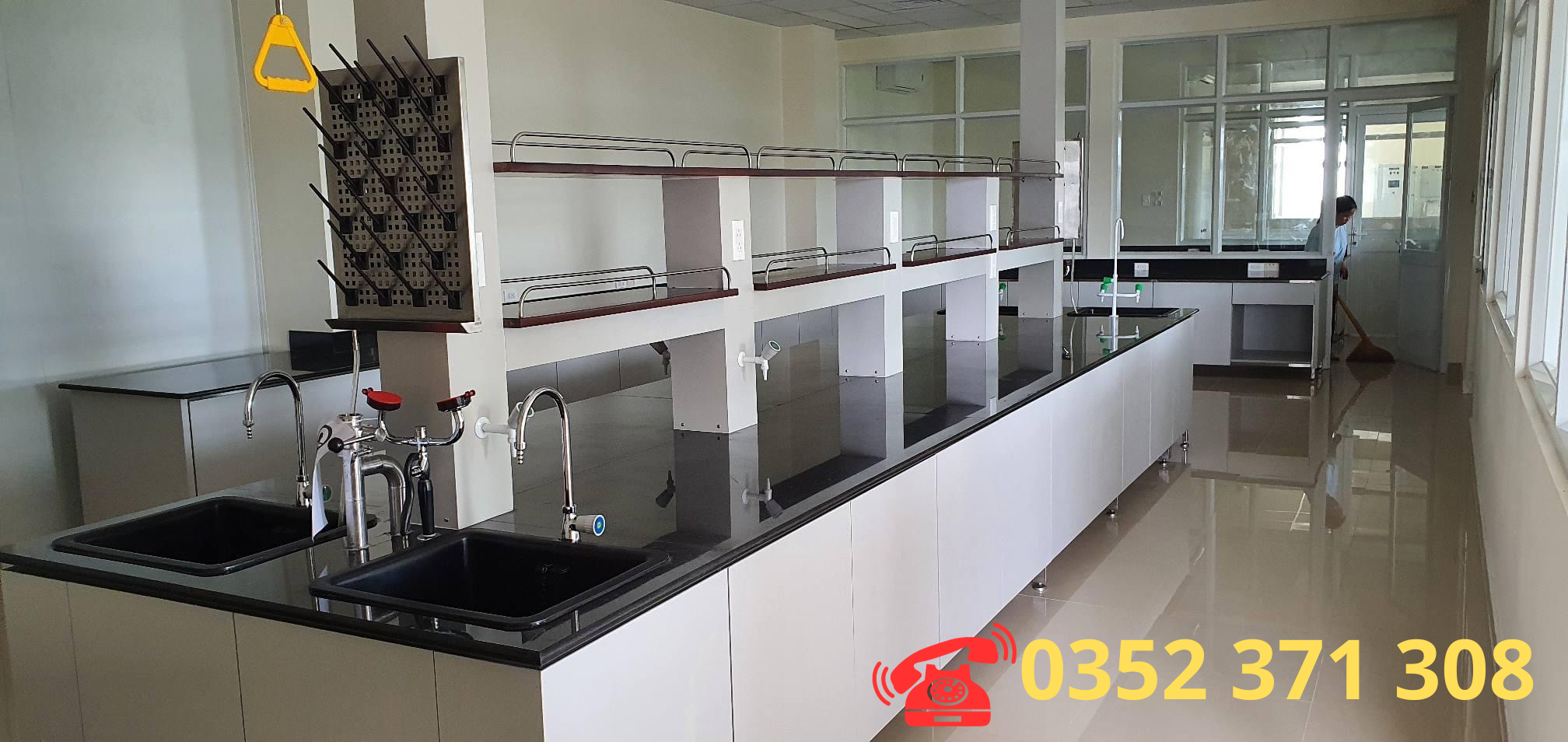 Bàn thí nghiệm trung tâm - SCS Lab sản xuất - chất liệu sắt sơn tĩnh điện