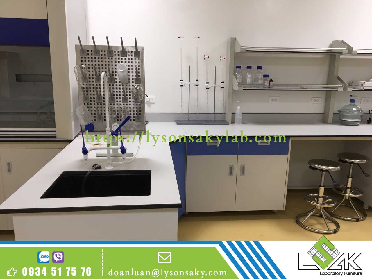 Bàn thí nghiệm có bồn rửa