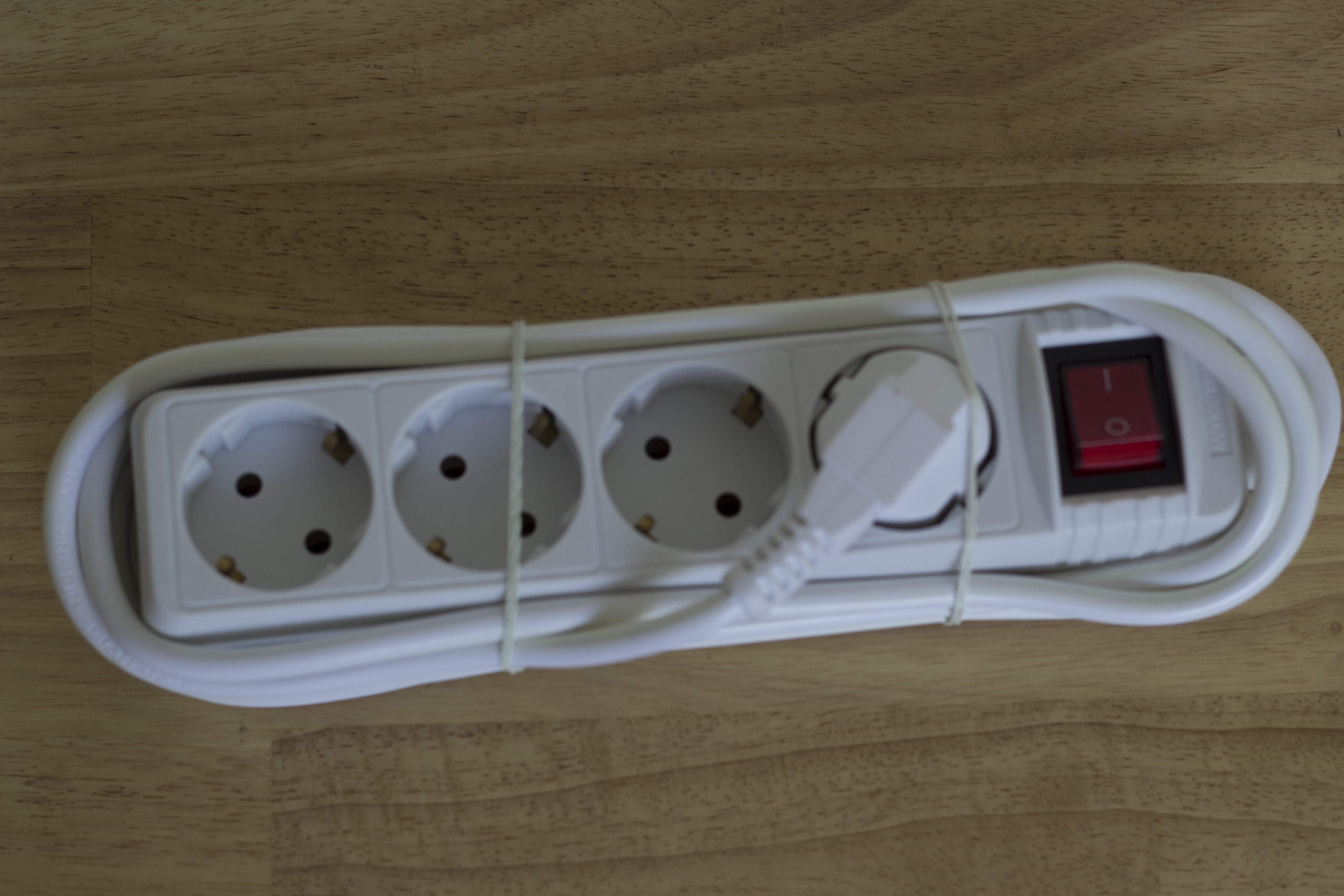 Ổ cắm điện Hàn Quốc 6 lỗ