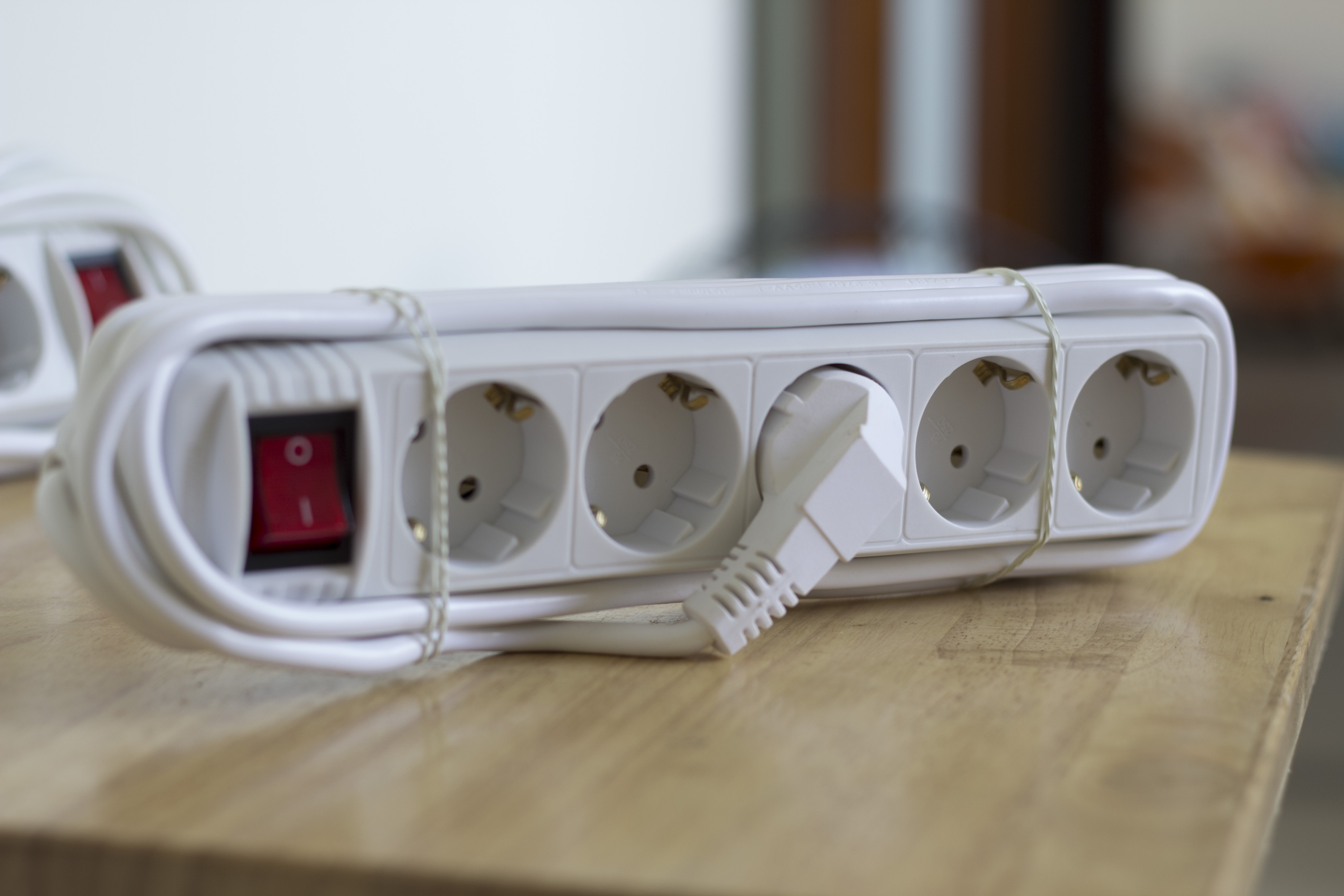 Ổ cắm điện Hàn Quốc 6 lỗ