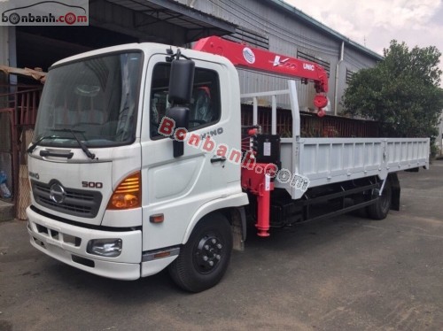 Xe tải Hino màu trắng