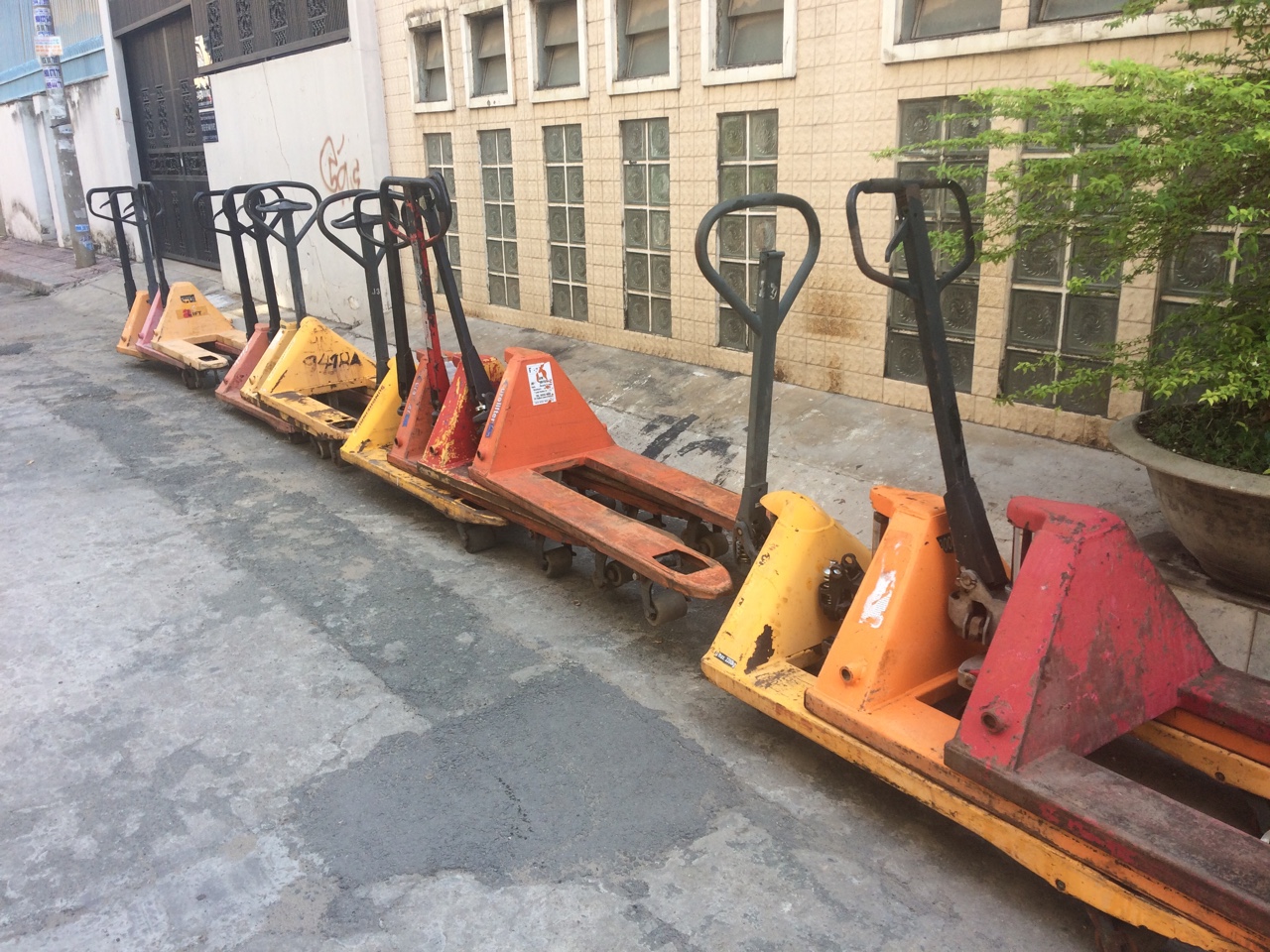 Xe nâng tay cũ giá rẻ