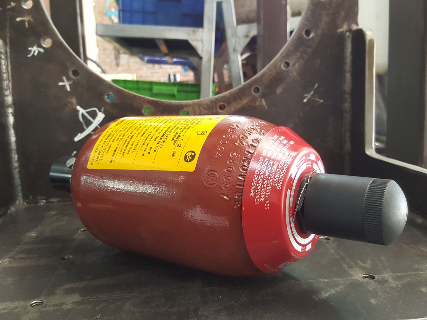 Bình tích năng (hydraulic accumulator)