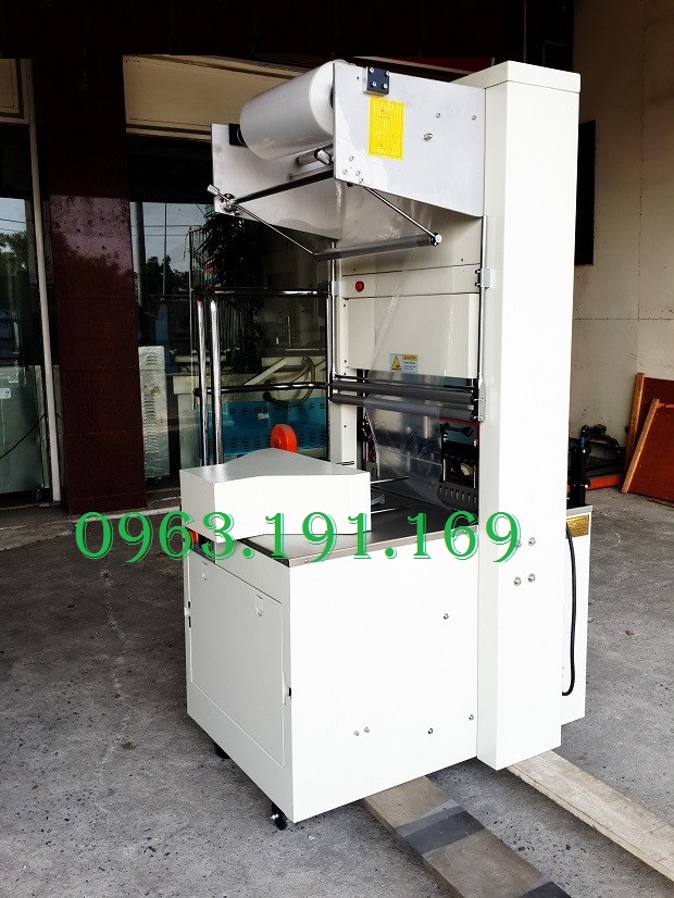 Máy cắt dán và co màng lốc chai đồ uống, nước suối, sữa chua uống...