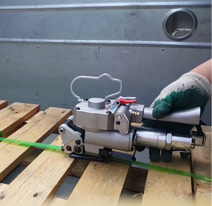 Máy đóng đai nhựa dùng hơi XQD19