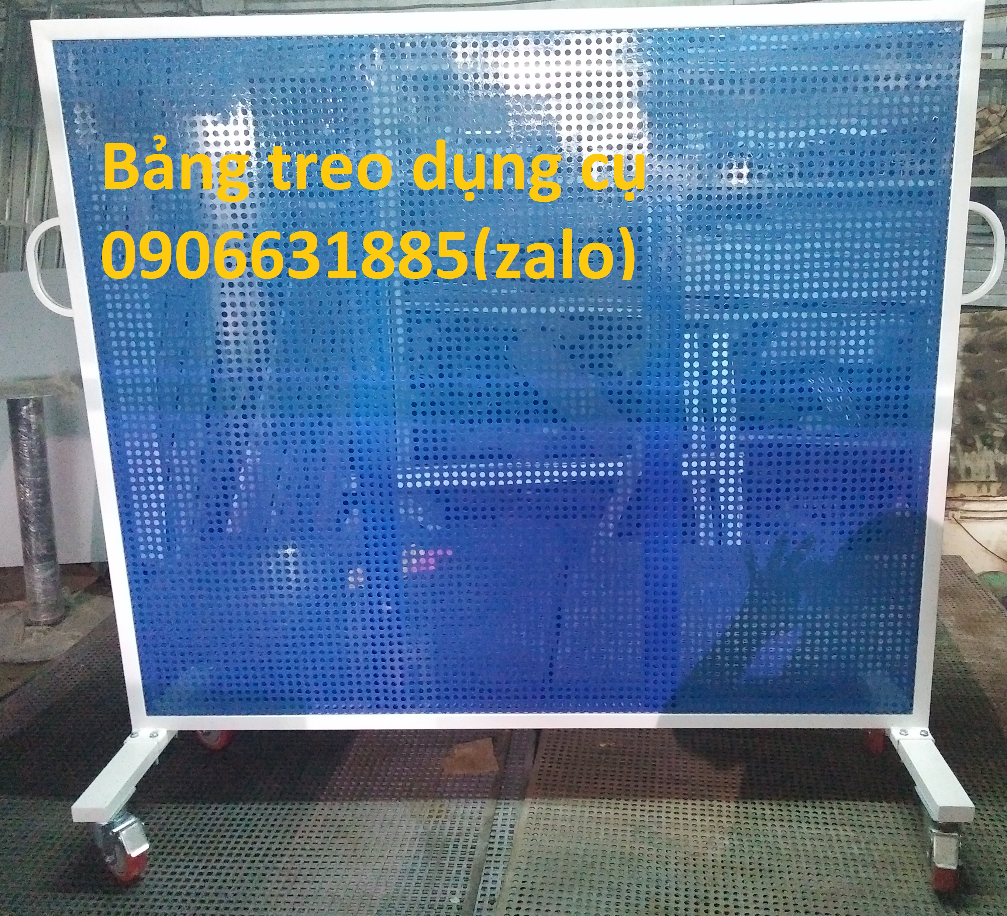 Giá treo dụng cụ tại garaxe ô tô, nhà máy, các xưởng cơ khí,..