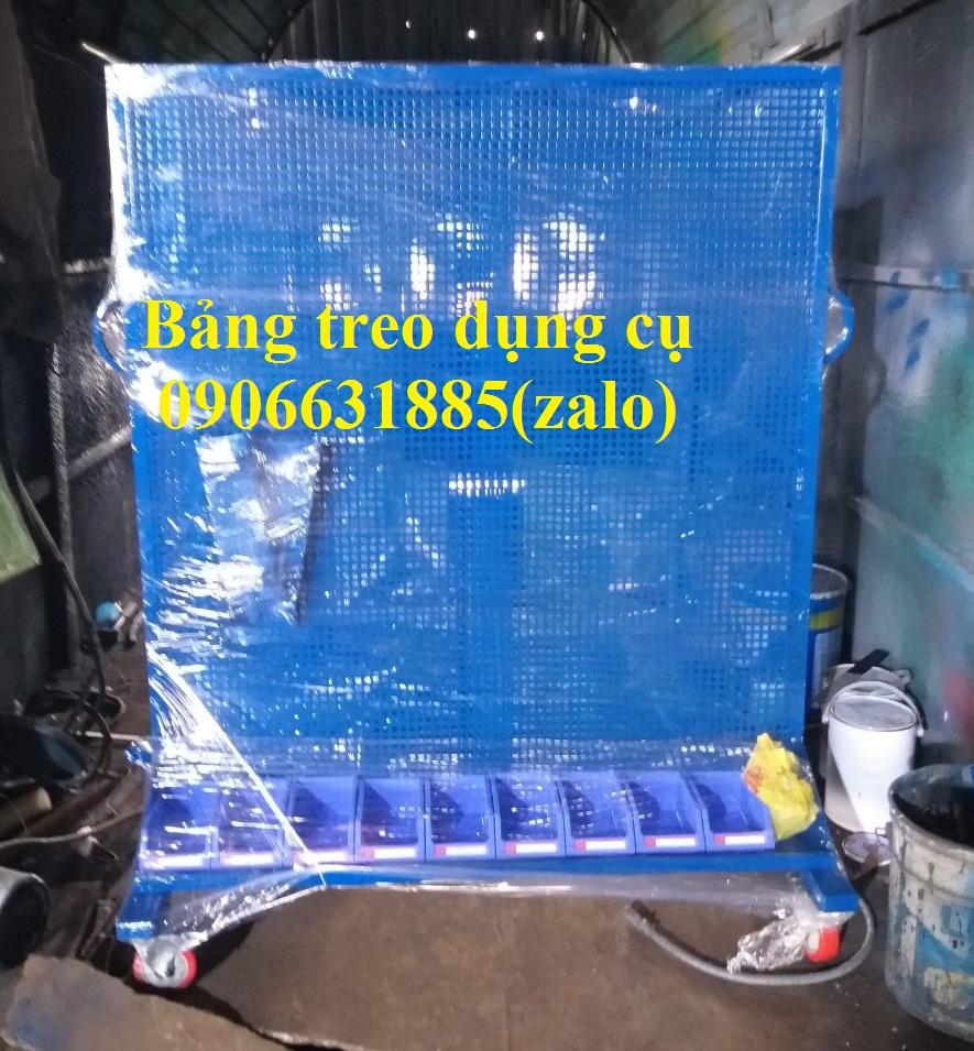 Giá treo dụng cụ tại garaxe ô tô, nhà máy, các xưởng cơ khí,..
