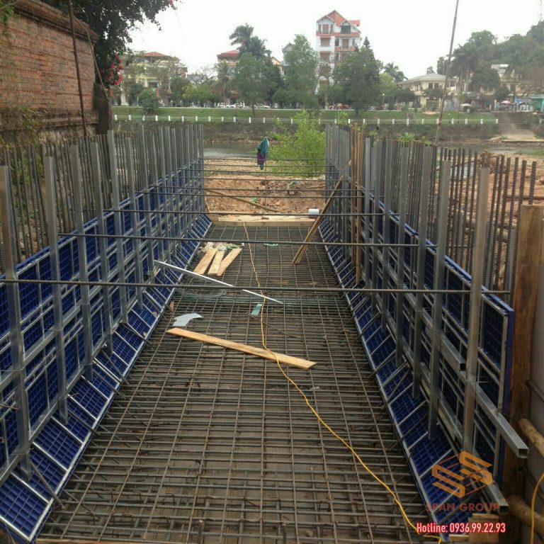 Tấm cốp pha nhựa kết hợp khung thép
