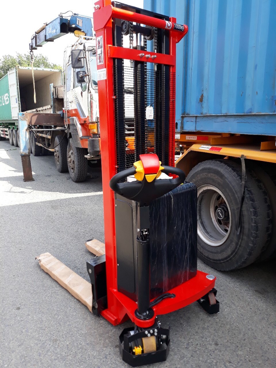 Xe nâng bán tự động 1 tấn nâng cao 1,6 mét
