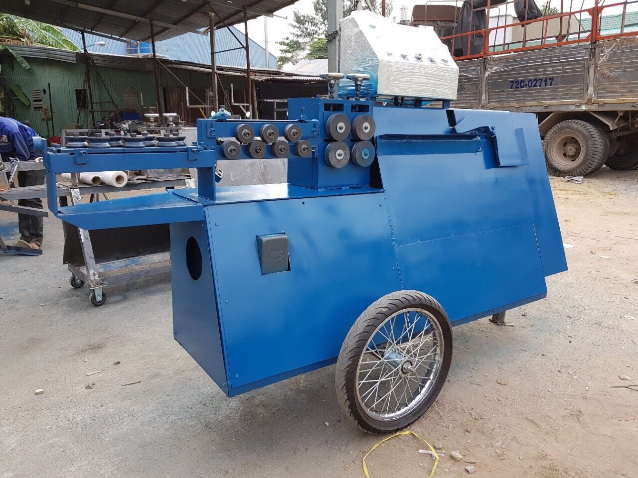 Máy bẻ đai sắt có xe kéo