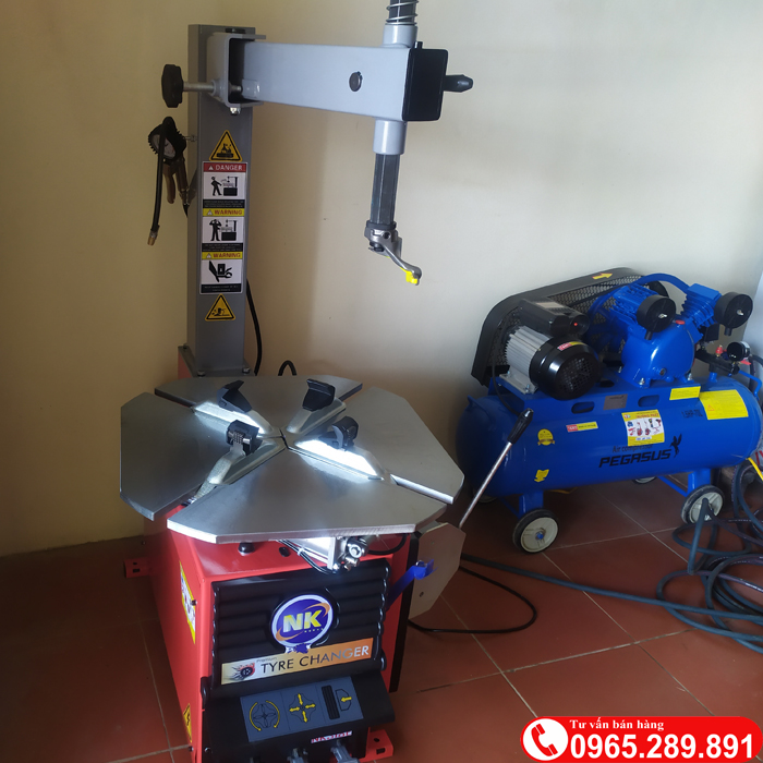 Máy ra vào lốp xe NK318e mâm vuông