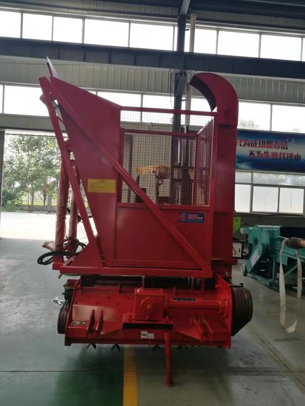 Máy thu hoạch ngô/ cỏ voi sinh khối