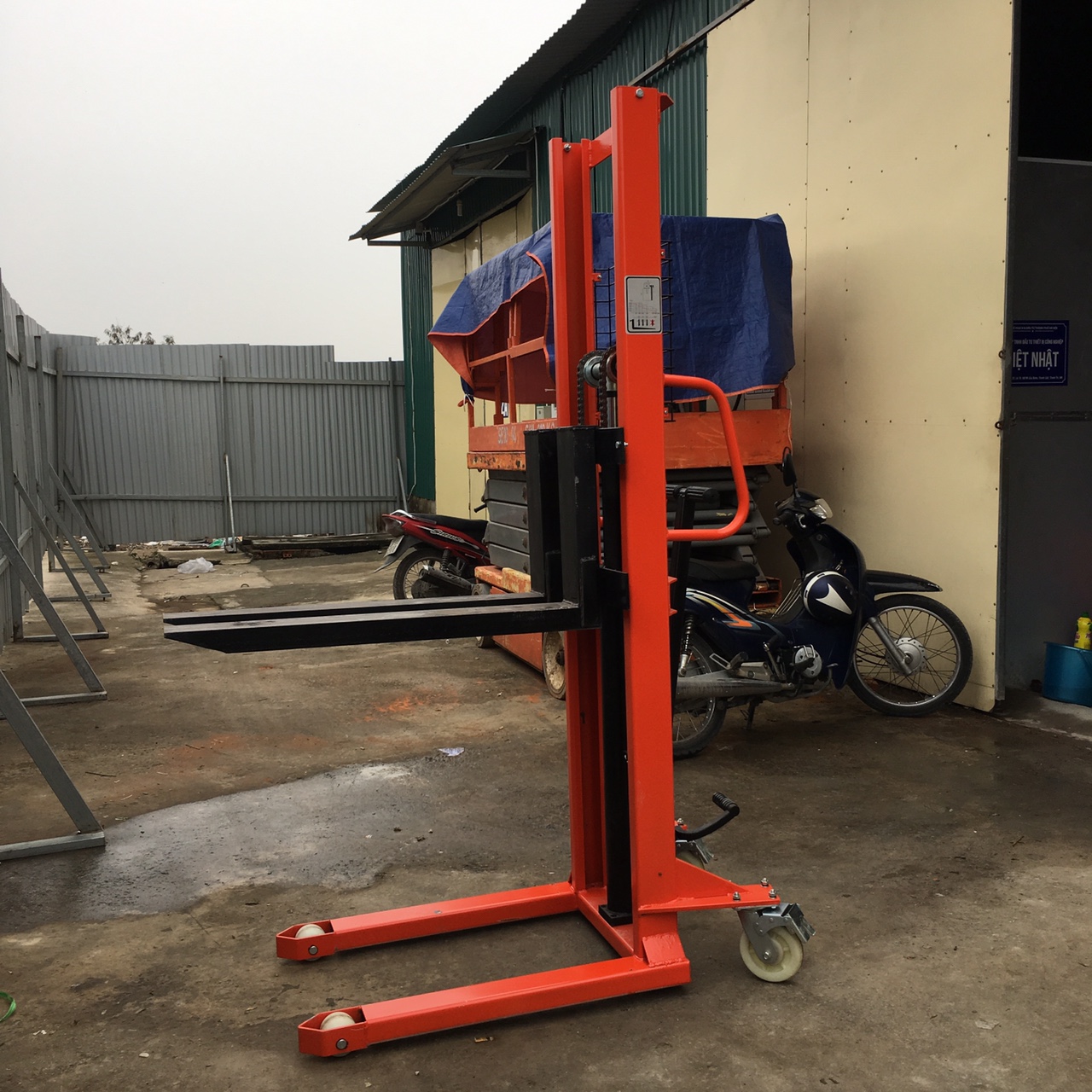 Xe nâng tay cao 500 kg