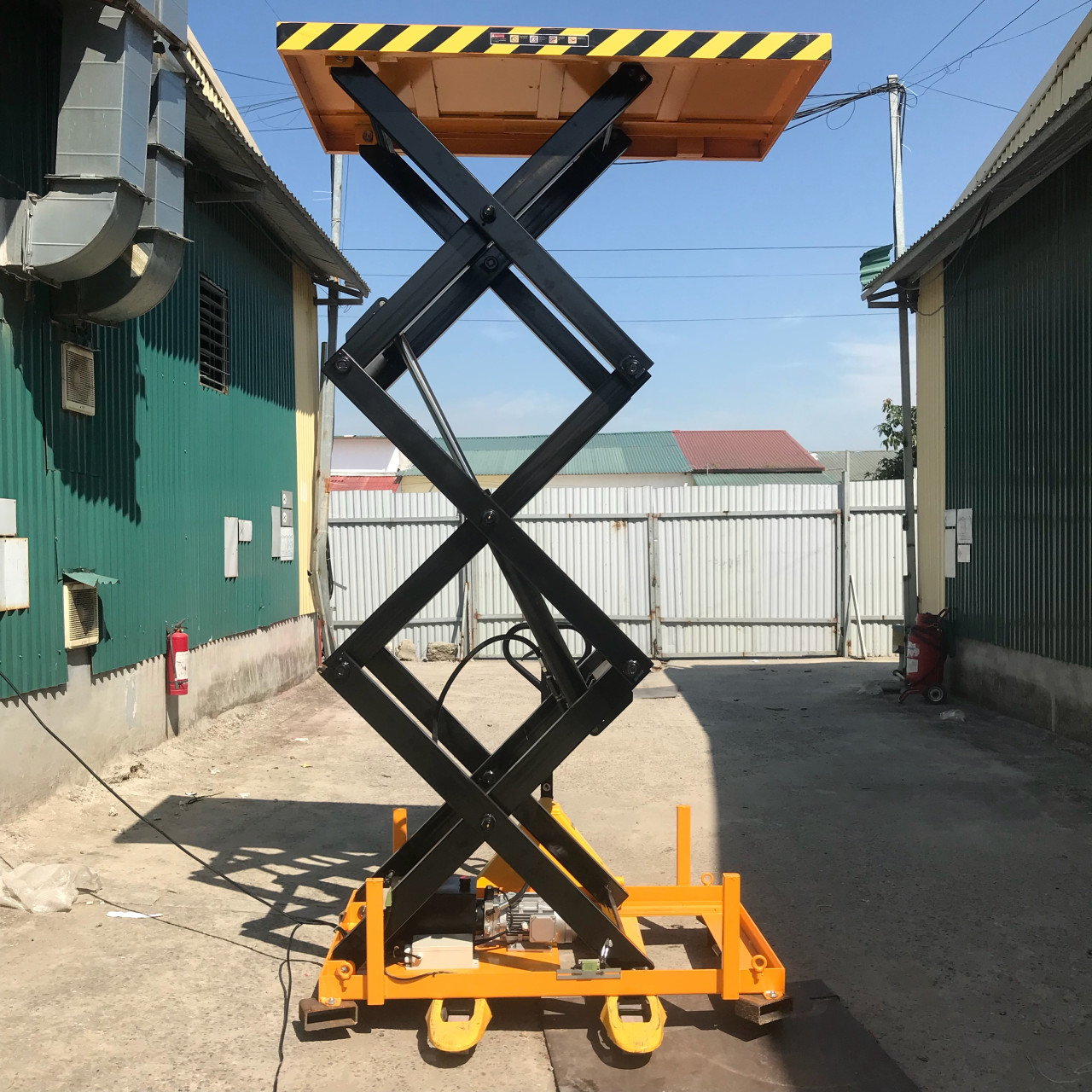 Bàn nâng điện 1 tấn, 2 tấn nhập khẩu- miễn phí lắp đặt toàn quốc