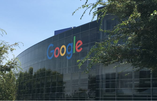 Google lại bị kiện